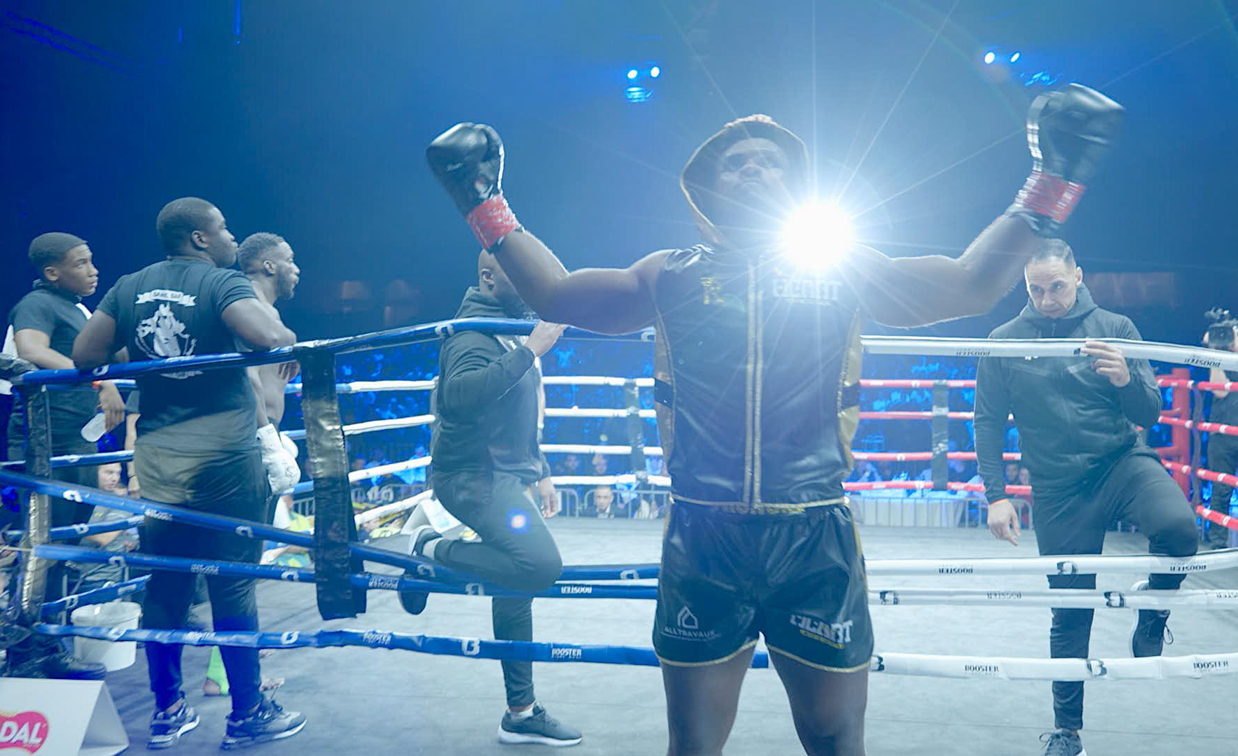 « Raphaël Tronché, le colosse aux mains agiles » : portrait sensible d'un champion de boxe aux multiples facettes